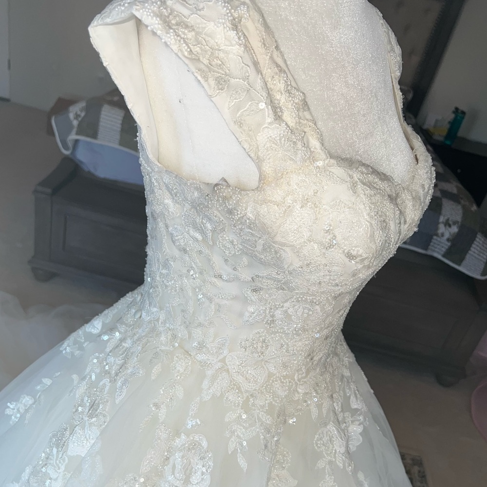 DEMETRIOS WEDDING DRESS - Picture 8 of 16
